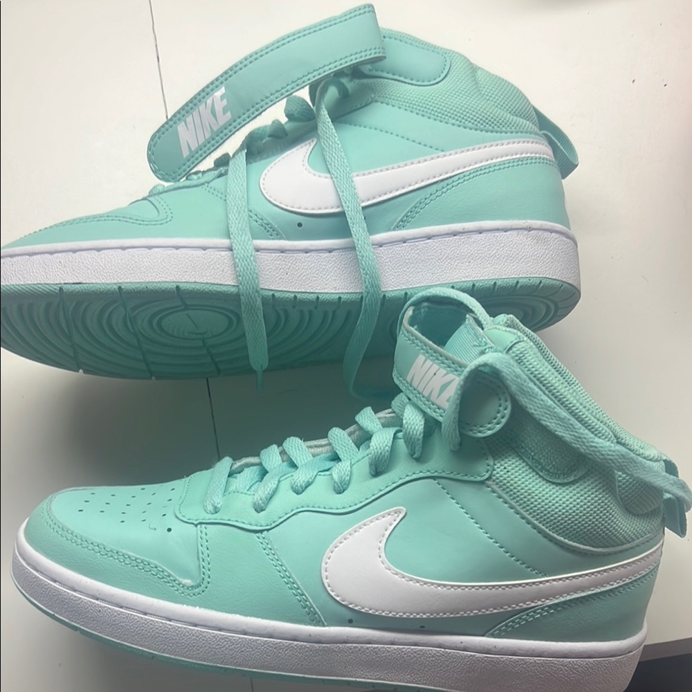 Nike Women's Mint Green Sneakers